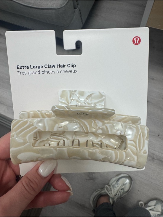 lululemon athletica Accessories - lululemon athletica Extra Large Claw Hair Clip - Pearl Cream Swirl